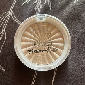 🌙 OFRA Madison Miller Highlighter- Moondance